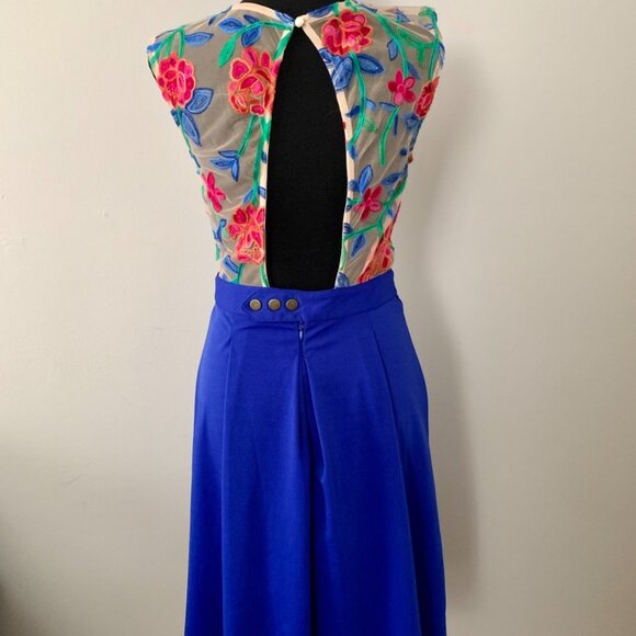 Floral Embroidered Lace Dress (Size S) - Picture 5 of 12